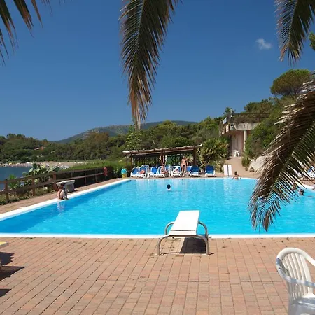 Capo Sud فندق 3*