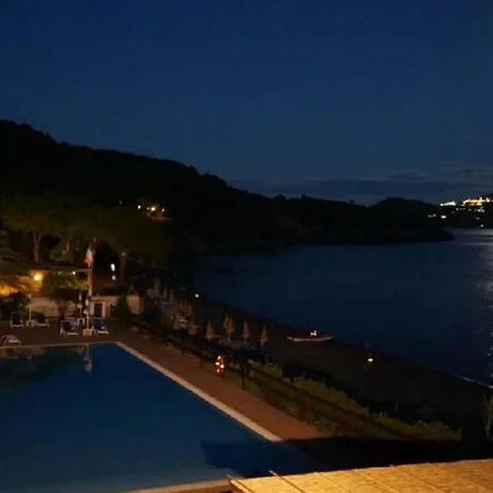 Capo Sud 3* لاكونا